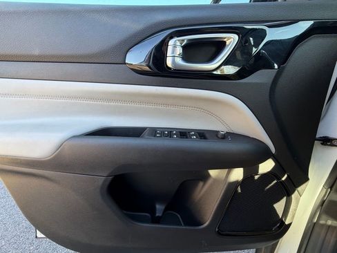 Certified 2024 Jeep Compass Limited image 29