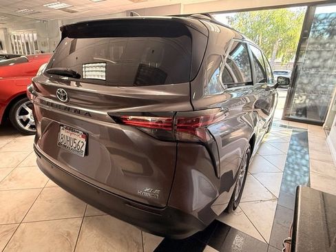 Used 2021 Toyota Sienna XLE image 20