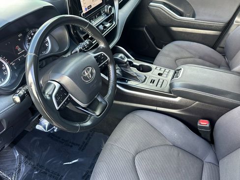 Used 2023 Toyota Highlander LE AWD/4WD image 10