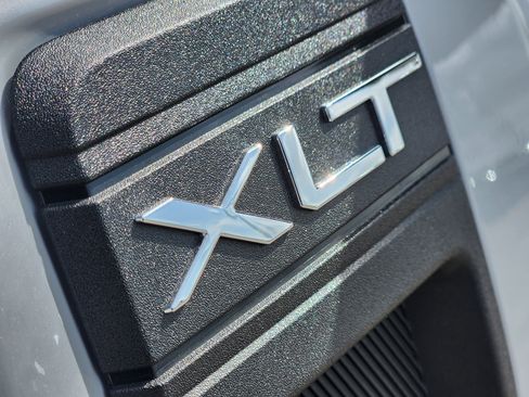 New 2026 Ford Maverick XLT w/ XLT Luxury Package FWD image 9