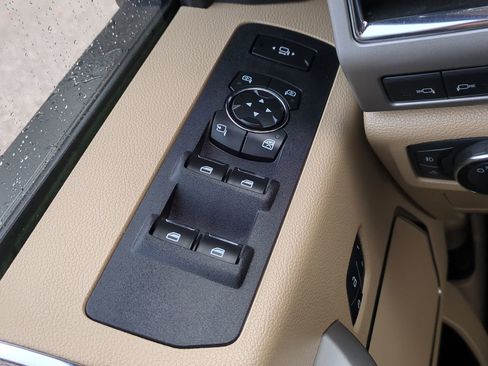 Used 2017 Ford F350 Lariat w/ Chrome Package image 25