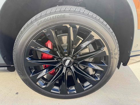 Used 2025 Cadillac Escalade V w/ LPO, ONYX Package image 20