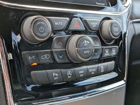 Used 2019 Jeep Grand Cherokee Limited image 6