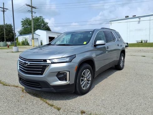 Used 2023 Chevrolet Traverse LT FWD image 3