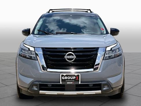 Used 2022 Nissan Pathfinder Platinum w/ Cargo Package FWD image 4