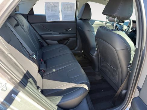 Certified 2023 Hyundai Elantra Limited FWD image 18