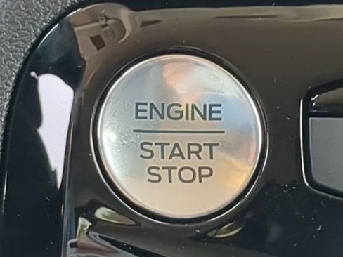 Used 2024 Ford Escape SE image 30