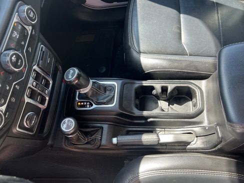 Used 2020 Jeep Wrangler Unlimited Sahara w/ Dual Top Group AWD/4WD image 34