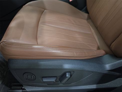 Used 2024 Audi Q8 e-tron Premium image 28