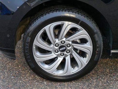 Used 2024 Lincoln Navigator Premiere image 8