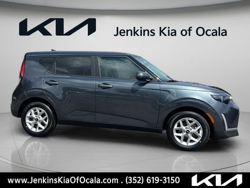 Certified 2025 Kia Soul LX w/ LX Technology Package FWD image 2