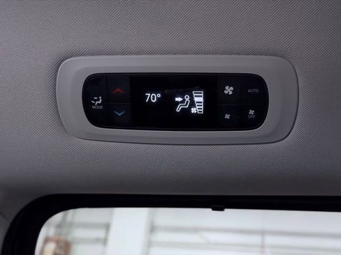 Used 2024 Chrysler Pacifica Touring-L FWD image 24