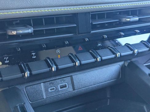 Used 2026 Chevrolet Colorado ZR2 w/ Technology Package image 25