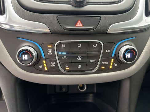 Used 2018 Chevrolet Equinox LT image 17