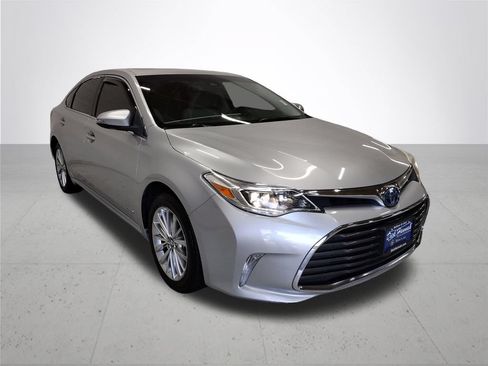 Used 2018 Toyota Avalon Limited w/ Carpet Mat Package FWD image 4