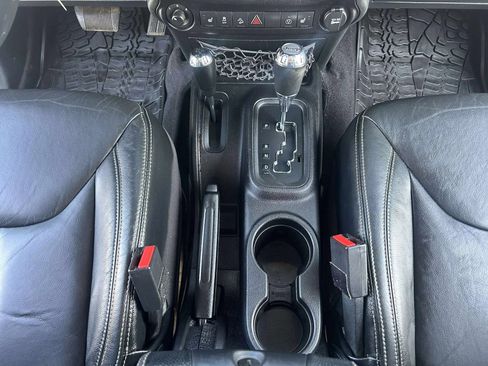 Used 2016 Jeep Wrangler Unlimited Rubicon image 16