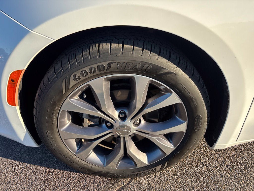 Used 2018 Chrysler Pacifica Limited FWD image 9