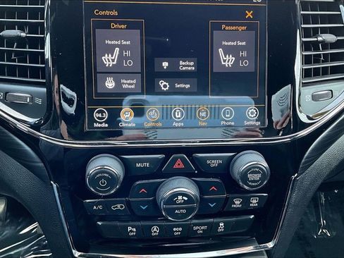 Used 2021 Jeep Grand Cherokee Laredo X image 24