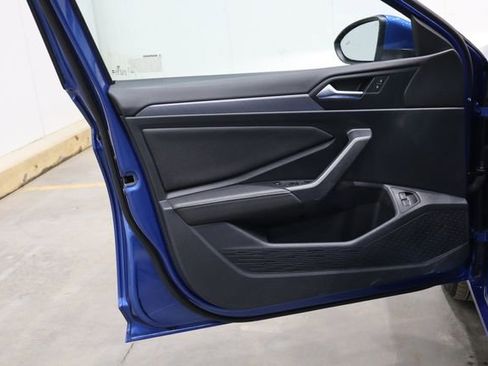 Used 2024 Volkswagen Jetta SE image 15