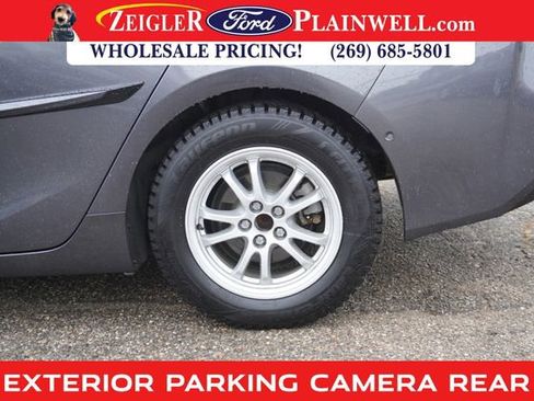 Used 2022 Toyota Prius L Eco image 9