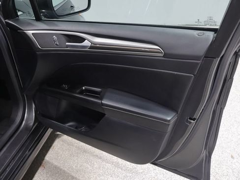 Used 2019 Ford Fusion SEL FWD image 24
