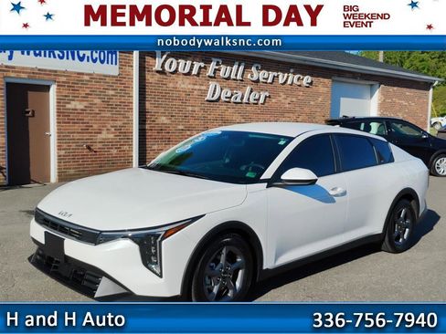 Used 2025 Kia K4 FWD image 1