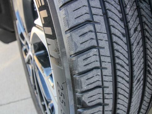 Used 2025 Lincoln Nautilus Reserve AWD/4WD image 6