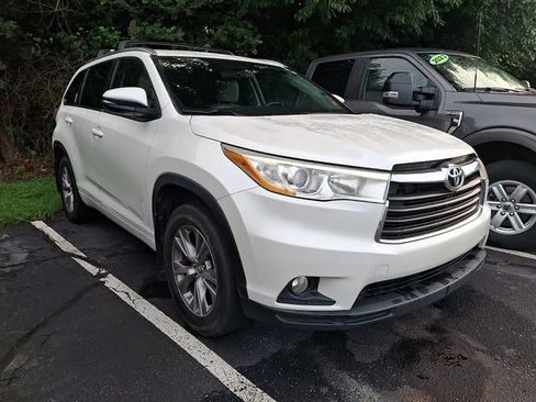 Used 2014 Toyota Highlander XLE AWD/4WD image 3
