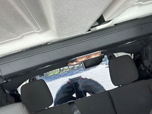 Used 2018 Jeep Wrangler Unlimited Sport S image 34