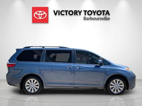 Used 2017 Toyota Sienna XLE Premium AWD/4WD image 6