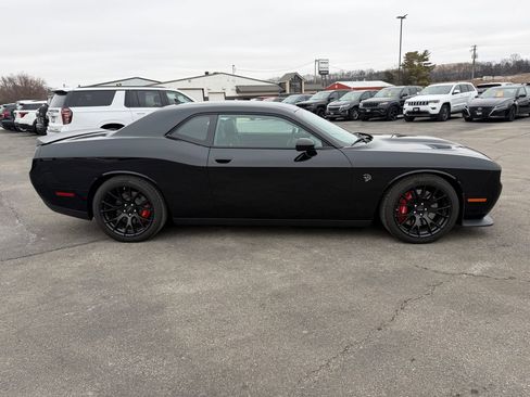Used 2015 Dodge Challenger SRT Hellcat image 4