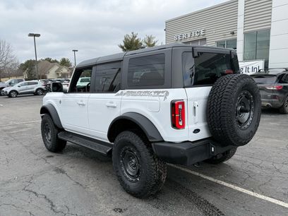 New 2025 Ford Bronco Outer Banks w/ Sasquatch Package