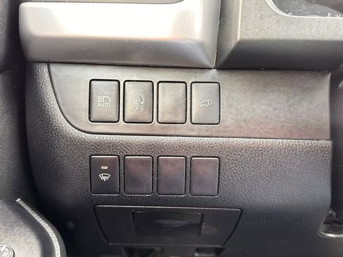 Used 2017 Toyota Highlander SE w/ Carpet Mat Package image 30