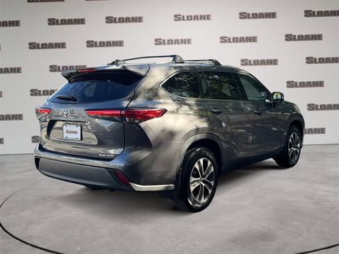 Used 2022 Toyota Highlander XLE image 5