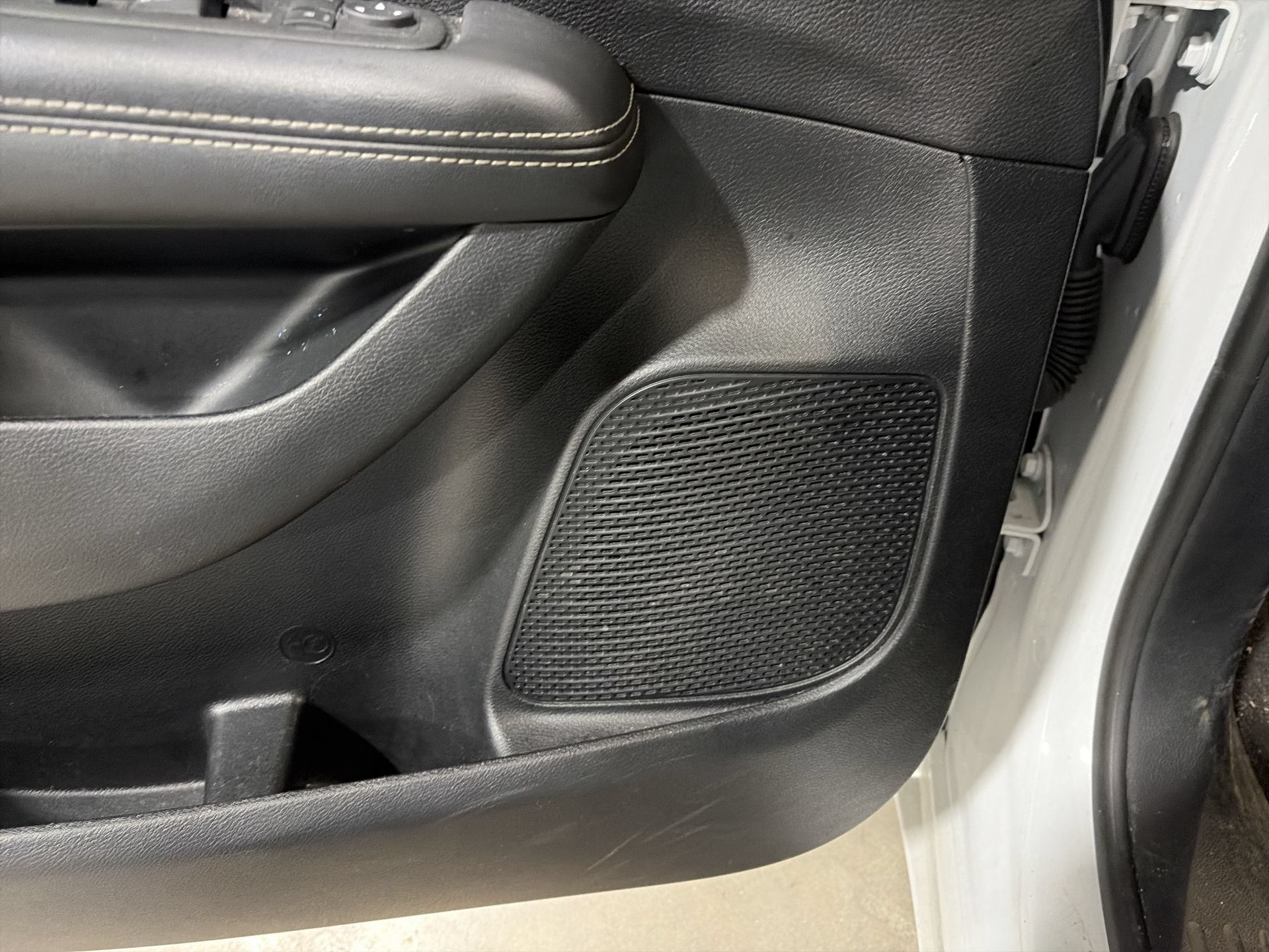 Used 2024 Chrysler Pacifica Premium FWD image 27