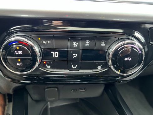 Used 2024 Chevrolet Trax LT w/ Sunroof Package image 32