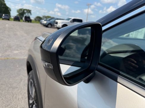 Used 2025 Nissan Rogue SL FWD image 13