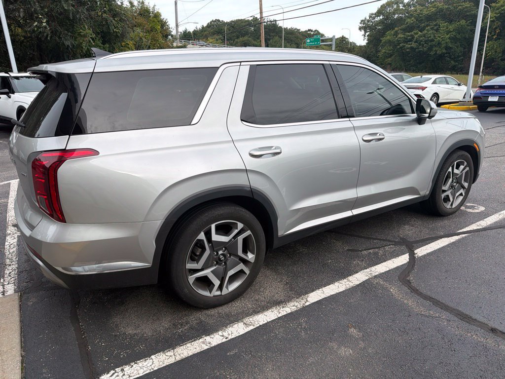 Used 2024 Hyundai Palisade Limited AWD/4WD image 2