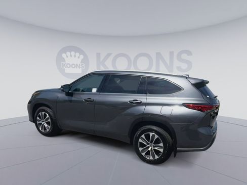 Used 2022 Toyota Highlander XLE image 8