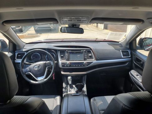 Used 2018 Toyota Highlander Plus FWD image 45