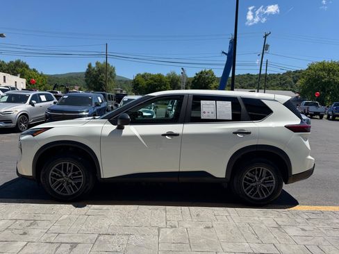 Used 2024 Nissan Rogue S FWD image 5