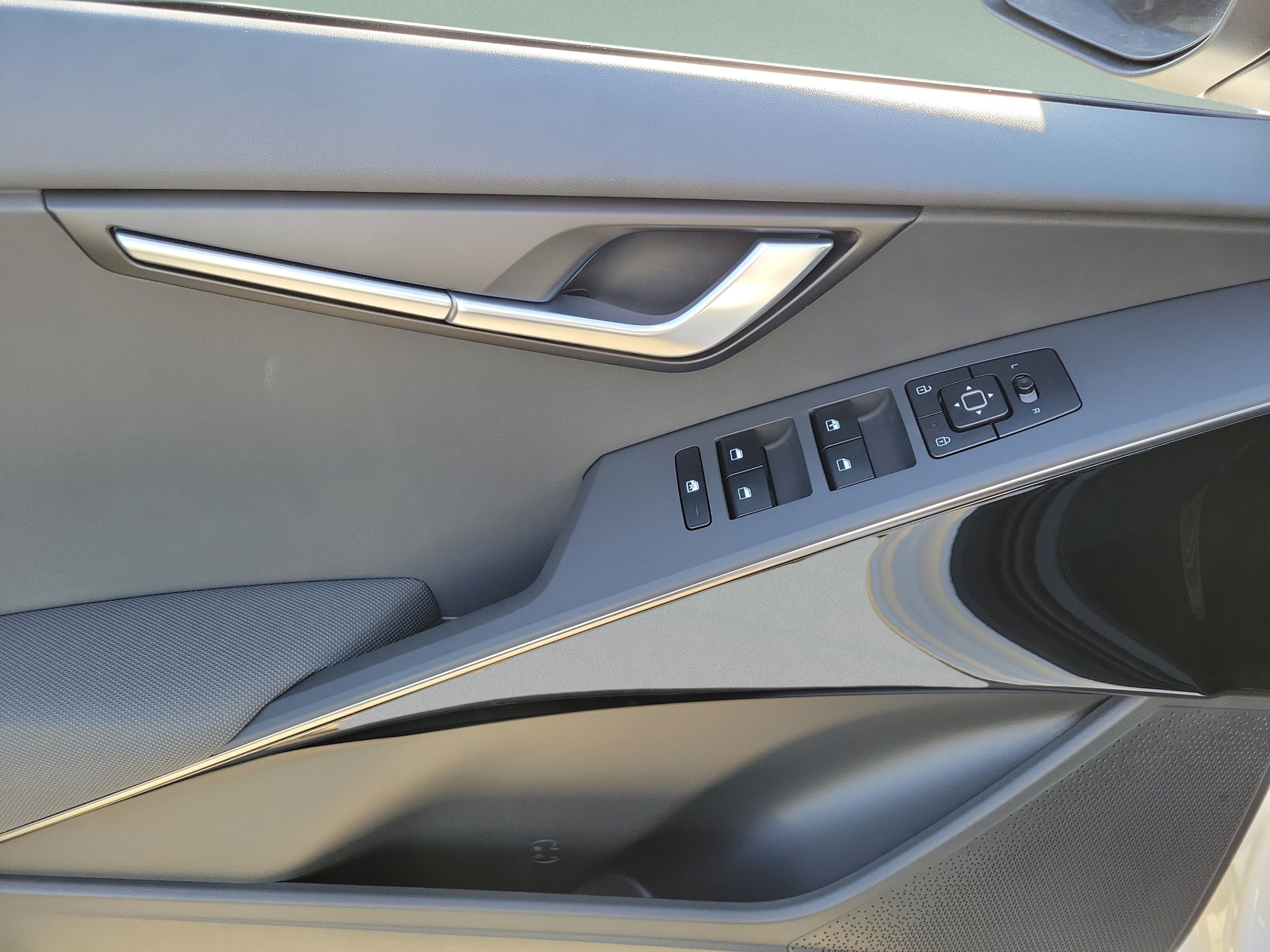 New 2026 Kia Niro EX FWD image 12