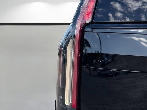 Used 2022 Cadillac Escalade Sport Platinum w/ Heavy-Duty Trailer Package AWD/4WD image 10