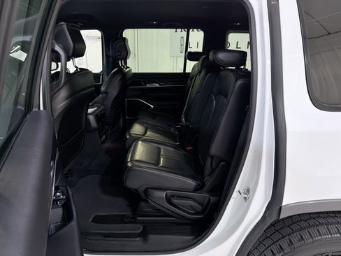 Used 2022 Jeep Wagoneer Series II image 24