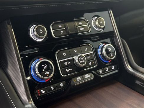 Used 2023 GMC Yukon Denali Ultimate image 18