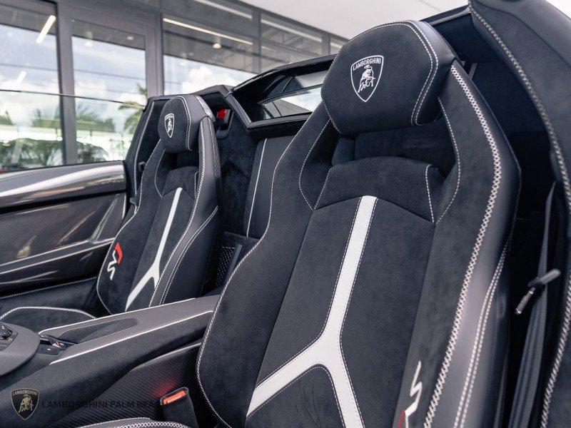 Used 2021 Lamborghini Aventador SVJ AWD/4WD image 33