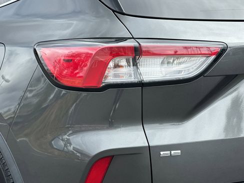 Used 2020 Ford Escape SE image 25