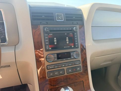 Used 2012 Lincoln Navigator L 2WD image 21