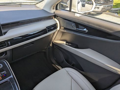 Certified 2023 Lincoln Nautilus Reserve image 19