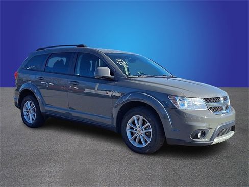 Used 2019 Dodge Journey SE w/ Premium Group image 3
